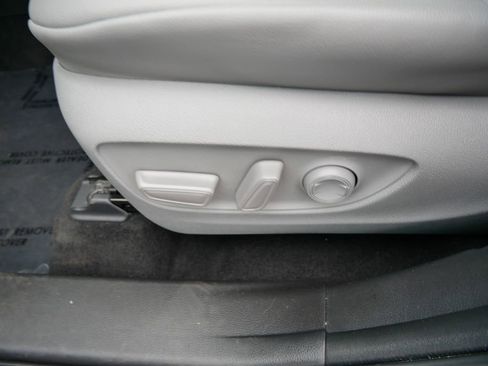 Used 2022 Toyota Highlander XLE AWD/4WD image 16