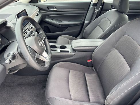 Used 2025 Nissan Altima 2.5 SV FWD image 25