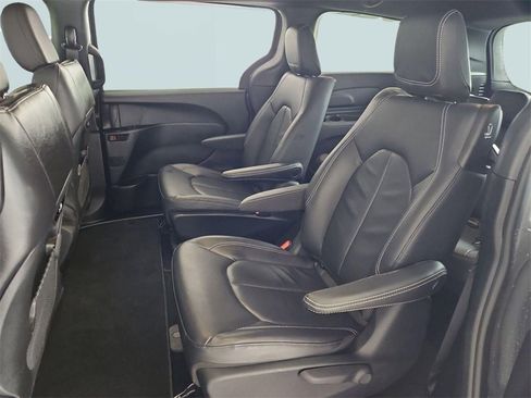 Used 2022 Chrysler Pacifica Touring-L w/ S Appearance Package image 23