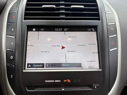 Used 2018 Lincoln MKC Reserve w/ Lincoln MKC Climate Package FWD image 27