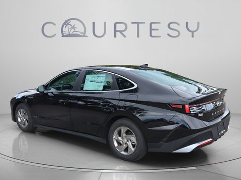 New 2026 Hyundai Sonata SE FWD image 3