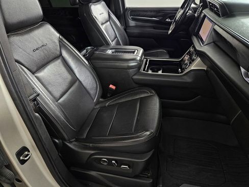 Used 2021 GMC Yukon XL Denali w/ Denali Premium Package RWD image 31