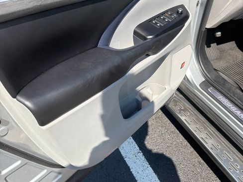 Used 2018 Toyota Highlander Limited AWD/4WD image 1