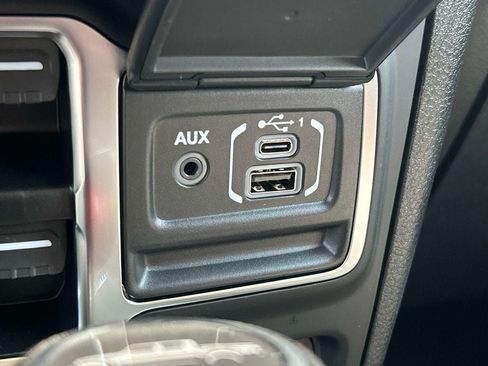 Certified 2025 Jeep Gladiator Sport AWD/4WD image 24
