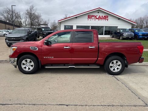 Used 2017 Nissan Titan SV image 2