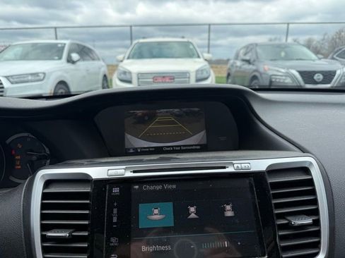 Used 2017 Honda Accord EX-L image 11