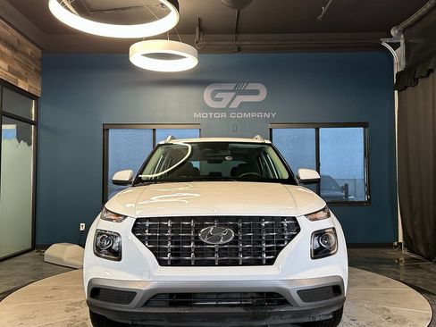 Used 2024 Hyundai Venue SEL image 8