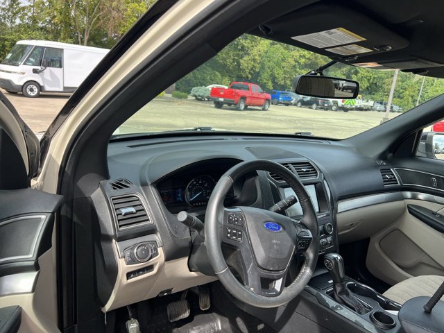 Used 2018 Ford Explorer XLT w/ Equipment Group 201A FWD image 10