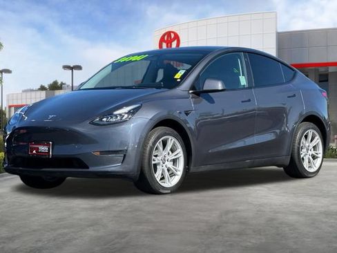 Used 2023 Tesla Model Y AWD image 9