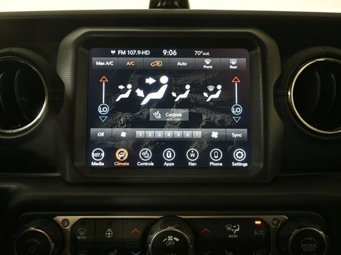 Used 2021 Jeep Wrangler Unlimited Sahara AWD/4WD image 27