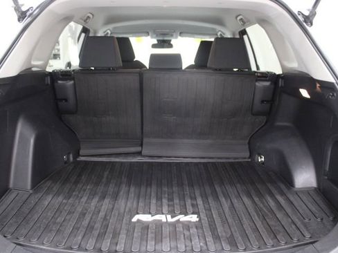 Used 2021 Toyota RAV4 LE image 12