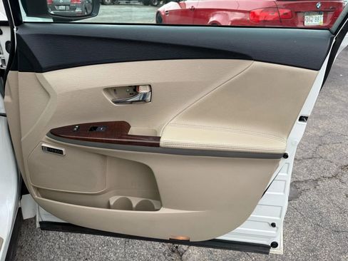 Used 2012 Toyota Venza XLE image 18