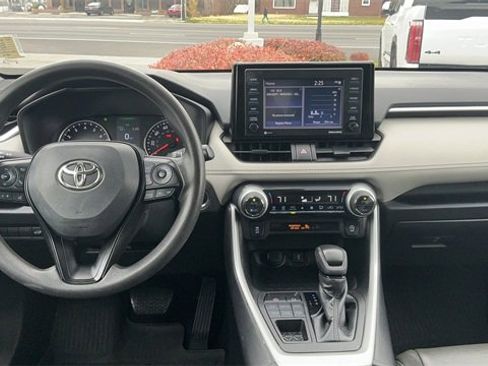 Used 2022 Toyota RAV4 XLE image 22