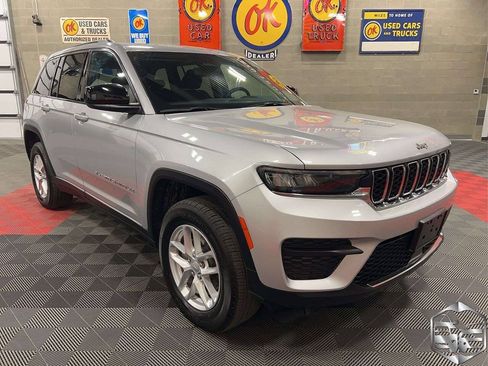 Used 2024 Jeep Grand Cherokee Laredo X AWD/4WD image 13