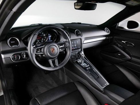 Used 2018 Porsche 718 Cayman image 3