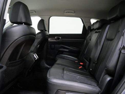 Used 2024 Kia Sorento S image 24