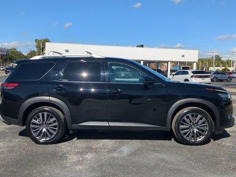 Used 2023 Nissan Pathfinder SL w/ SL Premium Package image 3