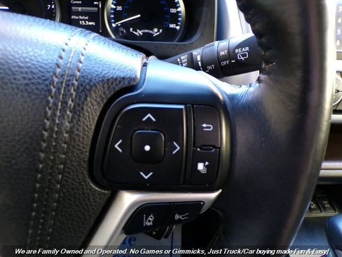 Used 2017 Toyota Highlander Plus w/ Carpet Mat Package image 42