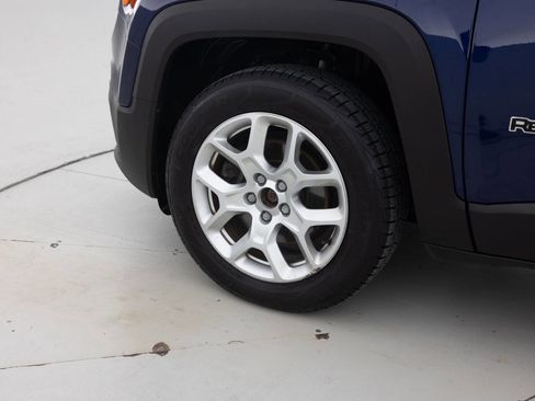 Used 2016 Jeep Renegade Latitude FWD image 18