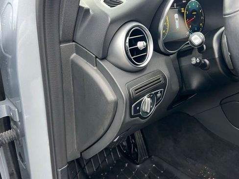 Used 2022 Mercedes-Benz GLC 300 4MATIC image 10