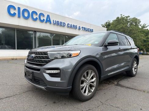 Used 2023 Ford Explorer XLT w/ Equipment Group 202A AWD/4WD image 4