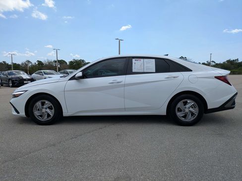 Used 2025 Hyundai Elantra SE FWD image 8