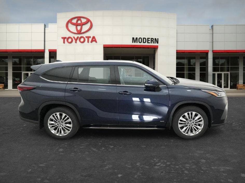 New 2026 Toyota Highlander Platinum AWD/4WD image 4