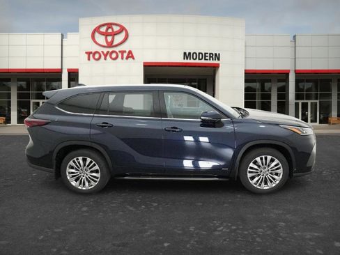 New 2026 Toyota Highlander Platinum AWD/4WD image 4