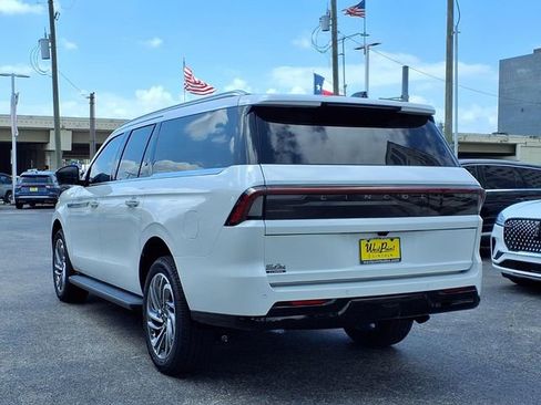New 2026 Lincoln Navigator L Premier AWD/4WD image 6