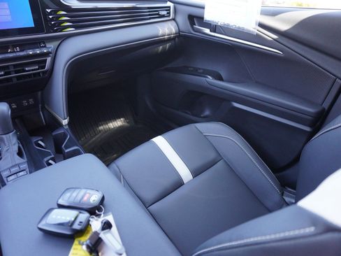 Used 2025 Toyota Camry SE FWD image 16