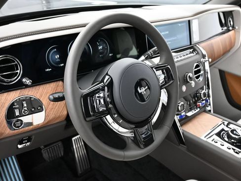 New 2026 Rolls-Royce Cullinan AWD/4WD image 16