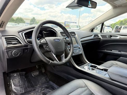 Used 2018 Ford Fusion SE w/ Equipment Group 602A FWD image 14