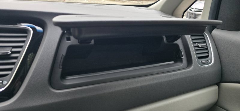 Used 2017 Kia Sedona SX FWD image 28