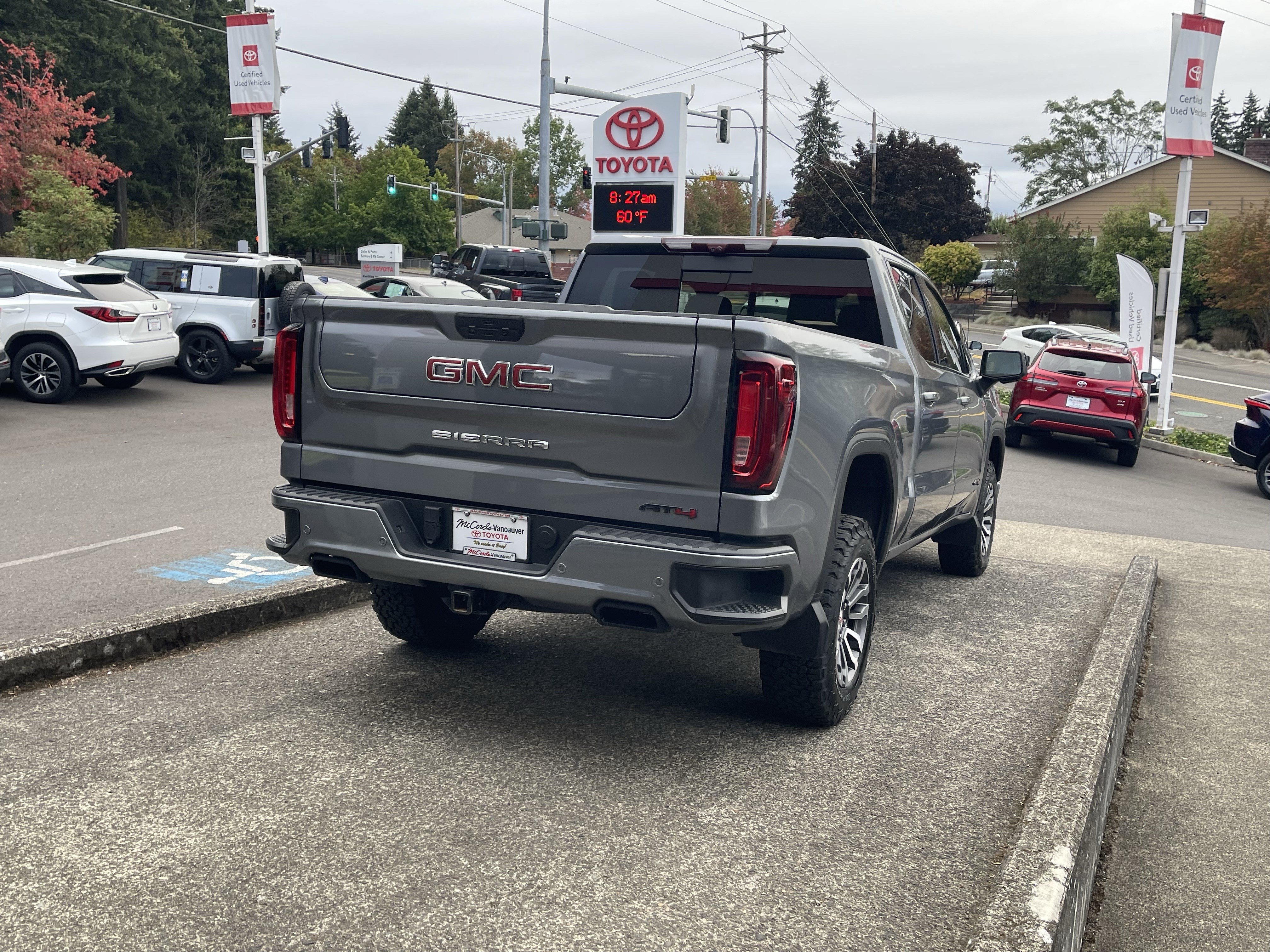 Used 2021 GMC Sierra 1500 AT4 w/ AT4 Value Package AWD/4WD image 7