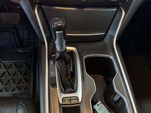 Used 2018 Honda Accord Touring image 18