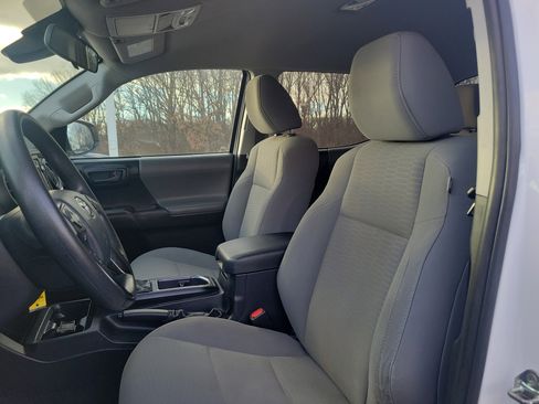 Certified 2019 Toyota Tacoma SR w/ SR Convenience Package image 12