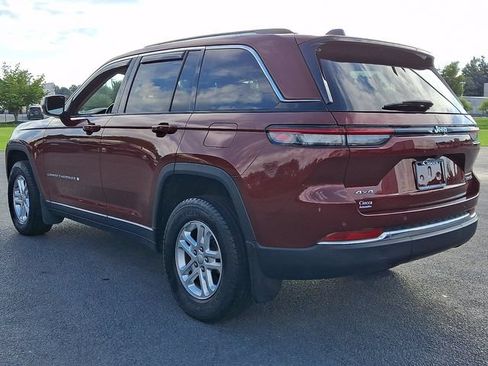 Used 2022 Jeep Grand Cherokee Laredo w/ Luxury Tech Group I AWD/4WD image 7