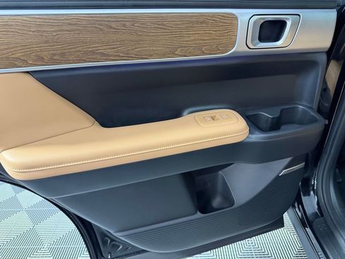 Used 2025 Hyundai Santa Fe Limited image 30