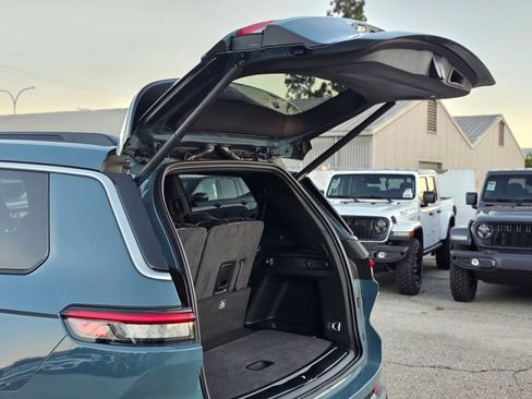 New 2026 Jeep Grand Cherokee L Limited image 8