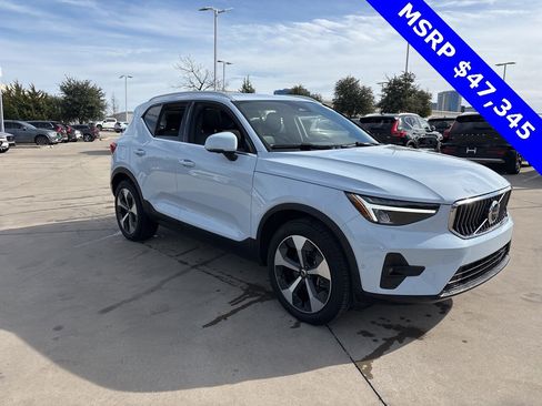 Certified 2025 Volvo XC40 B5 Plus image 3