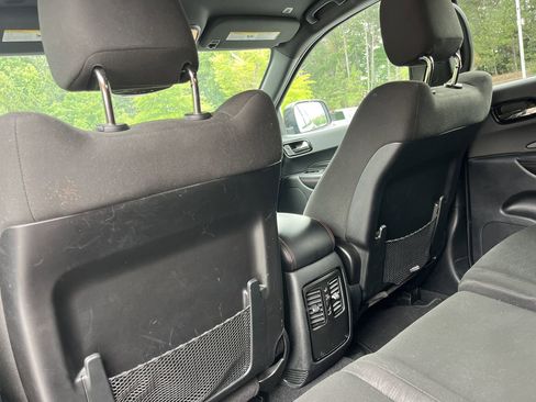 Used 2025 Dodge Durango GT RWD image 16