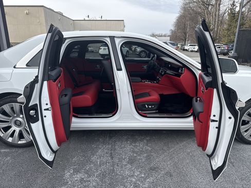 Certified 2022 Rolls-Royce Ghost w/ Ghost Package image 36