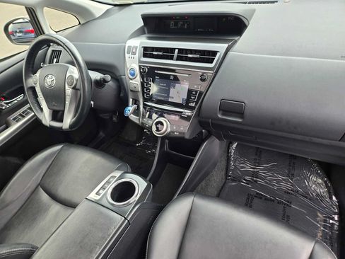Used 2017 Toyota Prius V Five w/ Advanced Technology Package FWD image 10