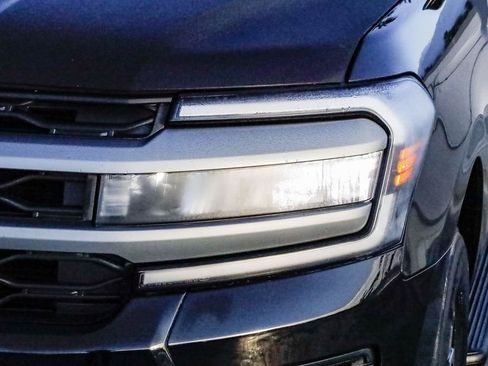 Used 2024 Ford Expedition Max XLT image 5