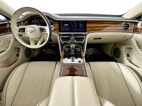 Used 2022 Bentley Flying Spur image 4