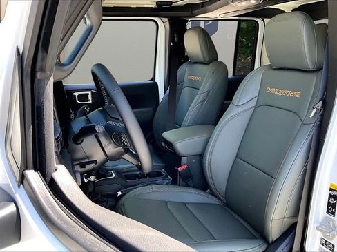 New 2026 Jeep Gladiator Mojave image 19