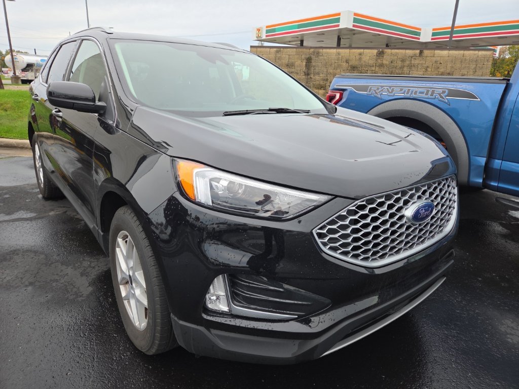 Certified 2024 Ford Edge SEL w/ Convenience Package AWD/4WD image 3