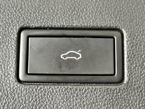 Certified 2022 Volkswagen Atlas SE image 6