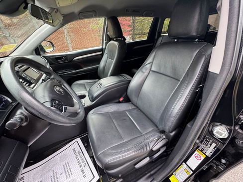 Used 2018 Toyota Highlander LE AWD/4WD image 8