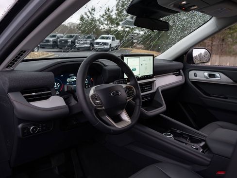 New 2026 Ford Explorer Active w/ Active Comfort Package image 13